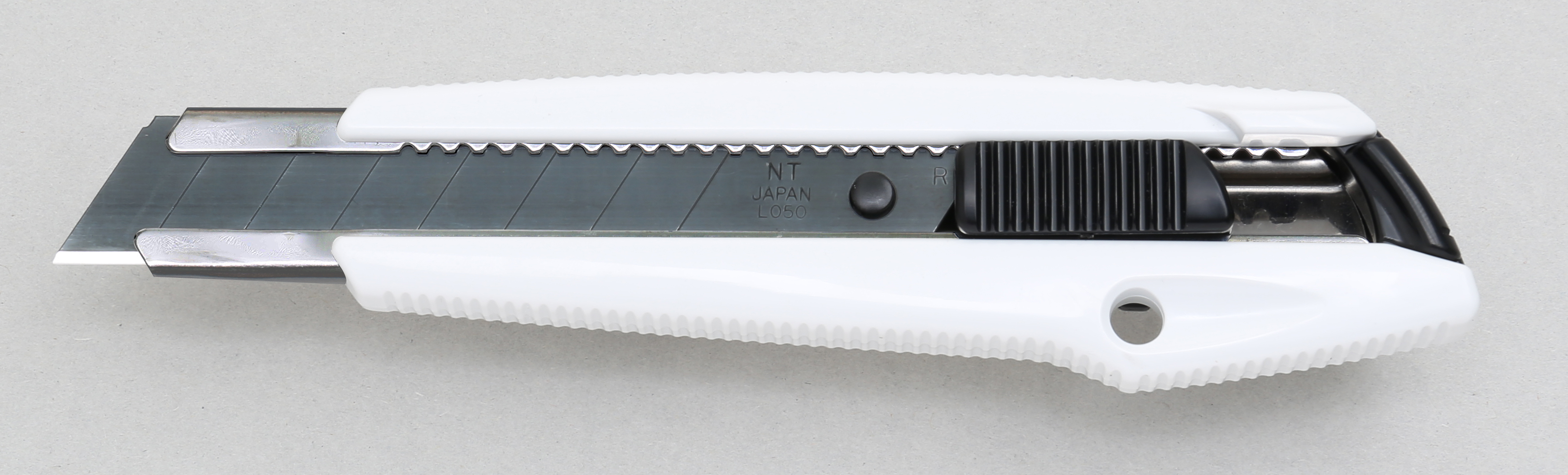 NT Cutter 18mm MNCR-L1R black&white